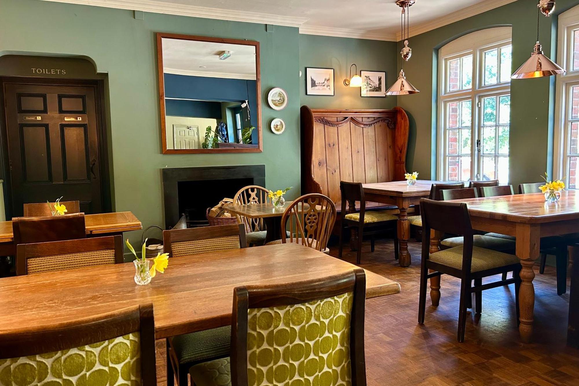 The Talbot And Apartment Iwerne Minster Bagian luar foto