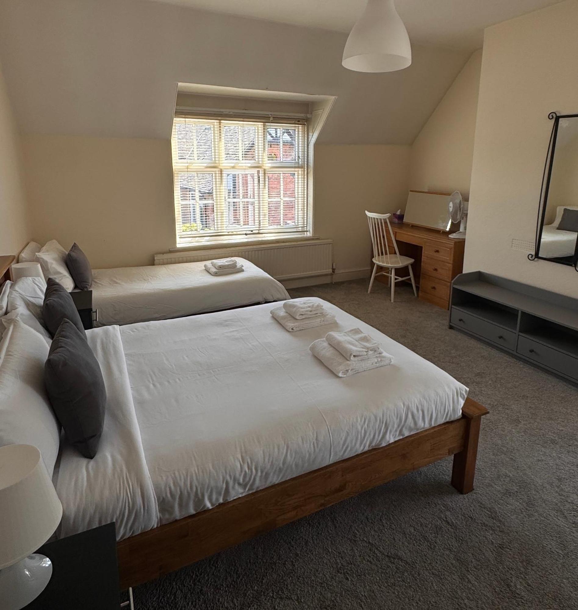 The Talbot And Apartment Iwerne Minster Bagian luar foto