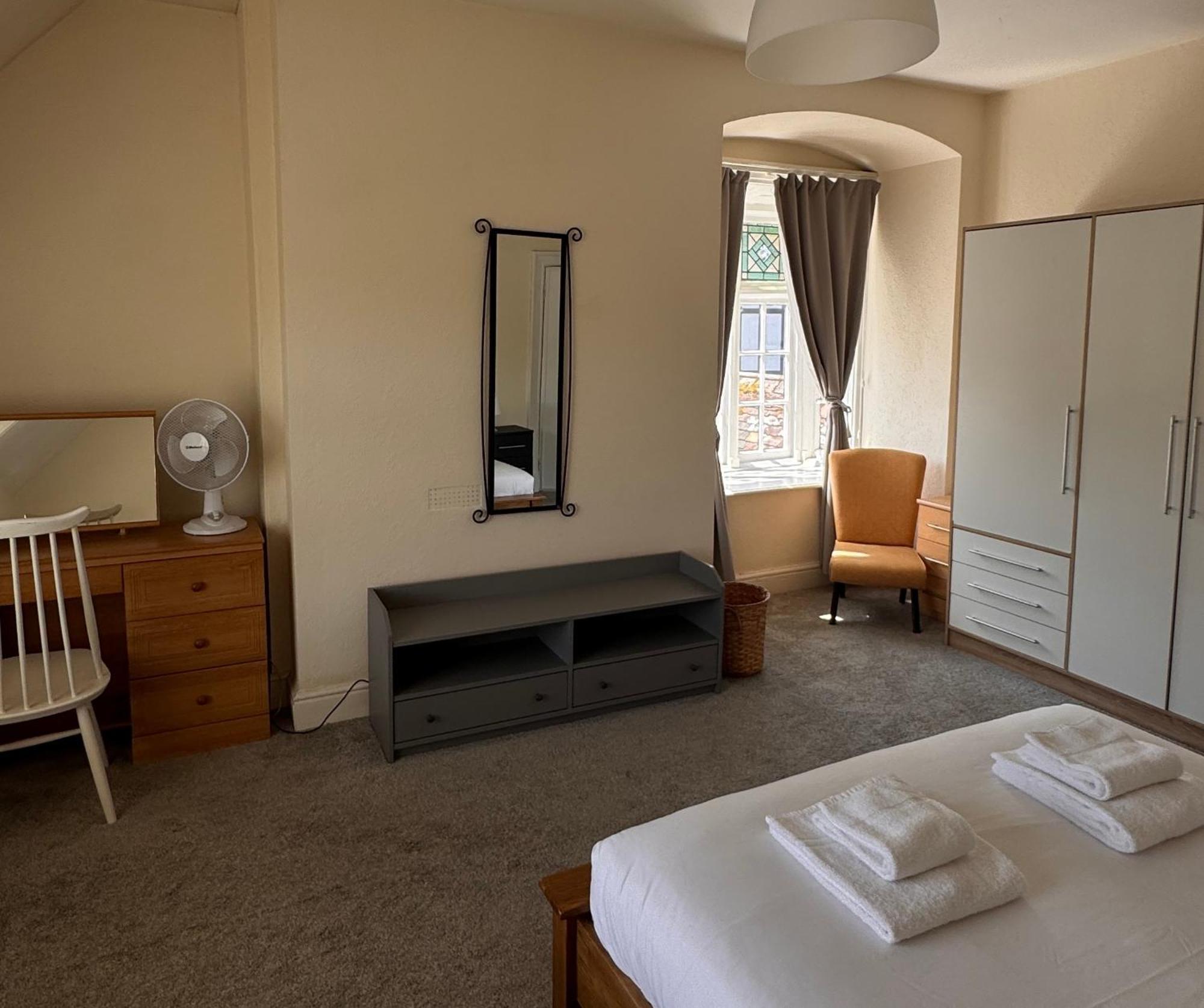 The Talbot And Apartment Iwerne Minster Bagian luar foto