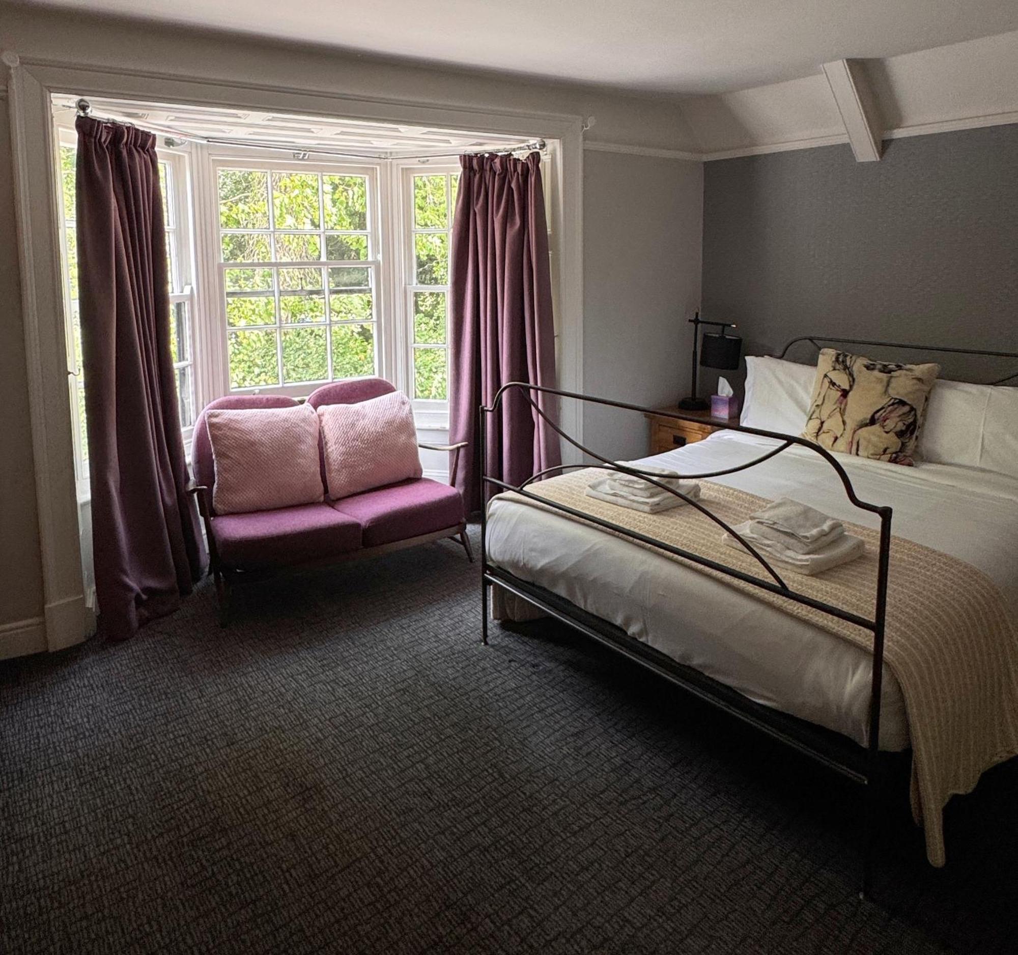 The Talbot And Apartment Iwerne Minster Bagian luar foto