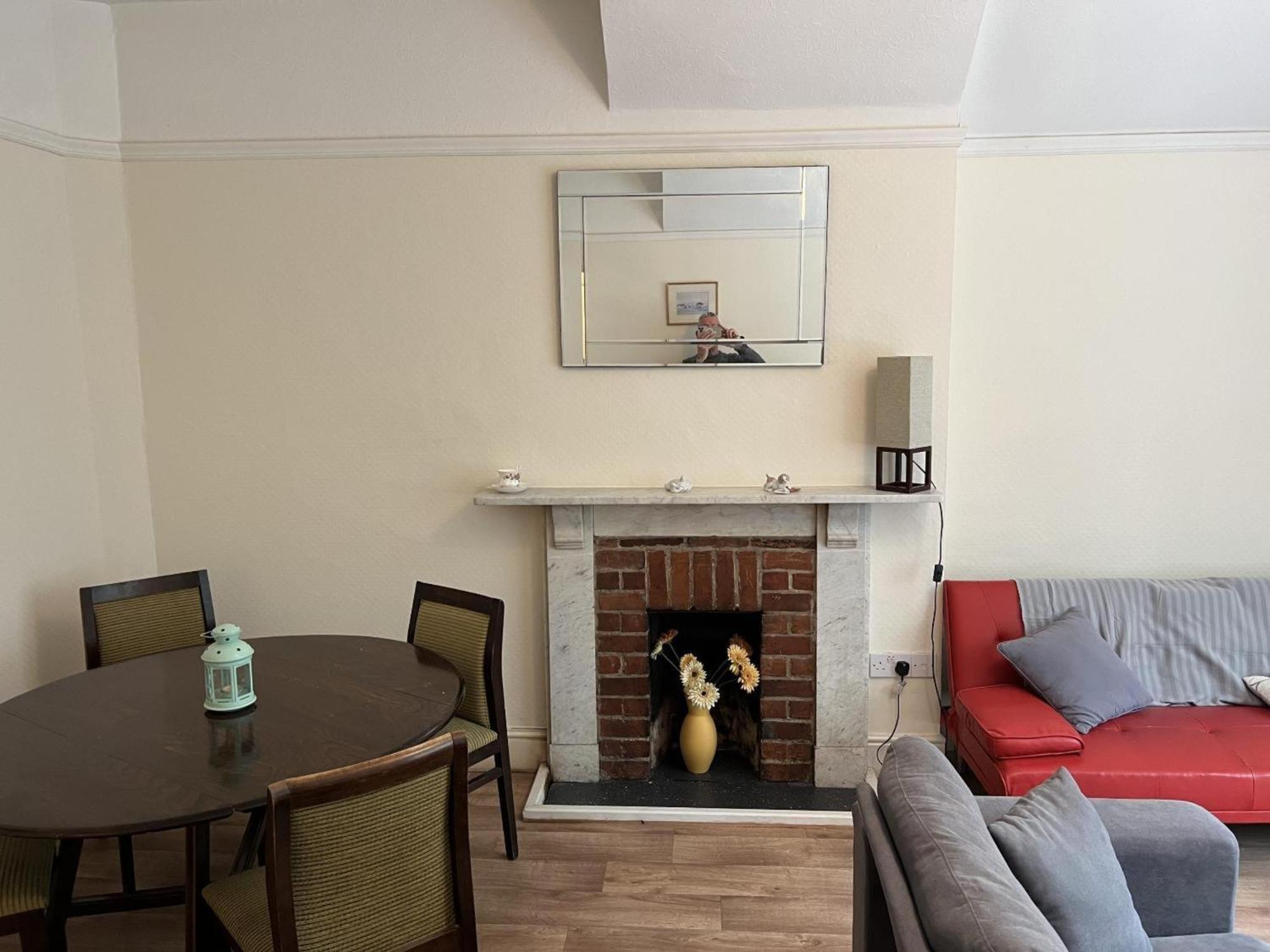 The Talbot And Apartment Iwerne Minster Bagian luar foto