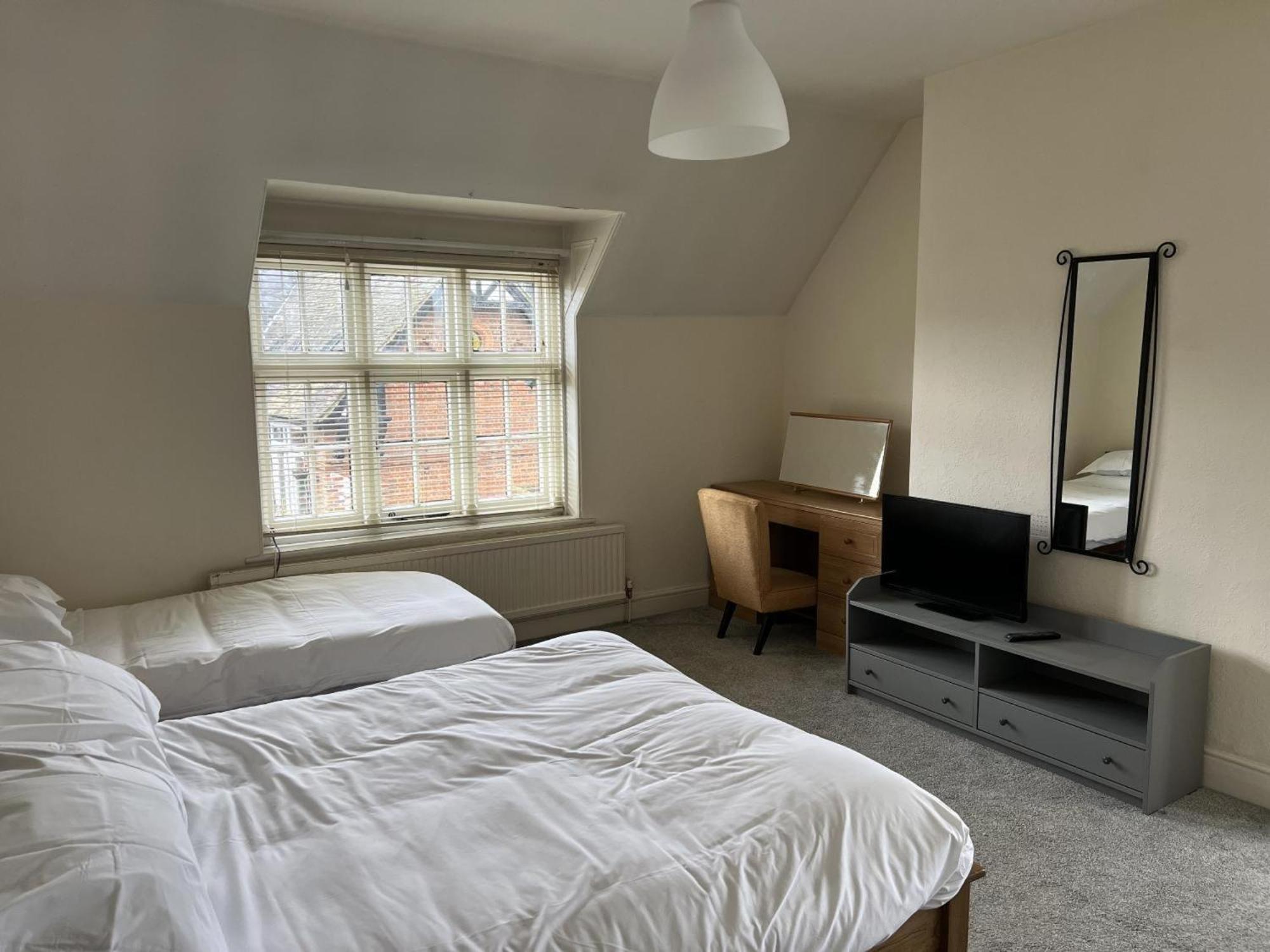The Talbot And Apartment Iwerne Minster Bagian luar foto